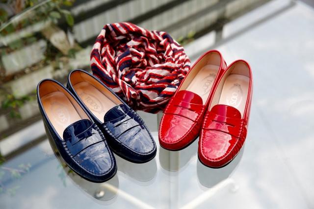 外側に剥げている箇所ありTOD'S ドライビングシューズ 赤エナメル